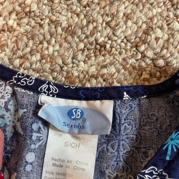 Scrub basic small scrub top - Picture 3 of 3